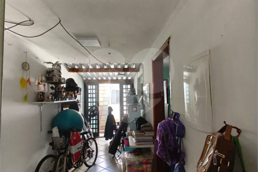 Casa térrea com excelente localização, próxima à Avenida Engenheiro Caetano Álvares.