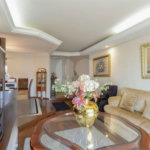 Apartamento na Vila Regente Feijó com 135m2, com 2 dorms, 1 suíte, 2 vagas. Estuda permuta.