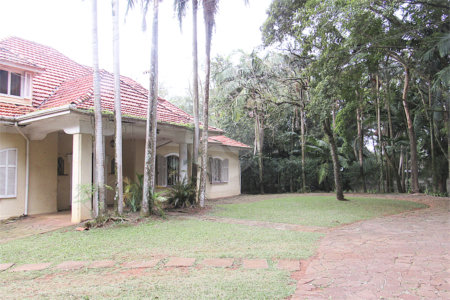 Casa à venda com 4 quartos, sendo 2 suítes,  no condomínio Chácara Flora, São Paulo - SP