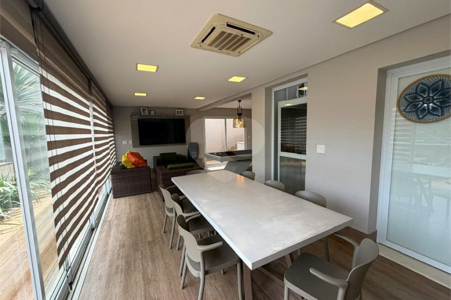 Casa de alto padrão em condomínio exclusivo com 4 suítes