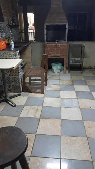 IMÓVEL COM SOBRADO + OUTRA CASA NO TERRENO, ÓTIMA PARA RENDA OU FAMÍLIA GRANDE