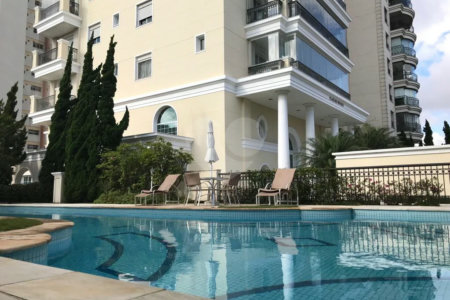 Apto 220 metros no Campo Belo. varanda, 5 vagas, 3 suítes. Visite