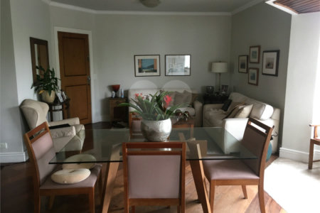 Campo Belo: Elegante Apartamento de 113 m² com Suíte e 2 Vagas em Localização Privilegiada