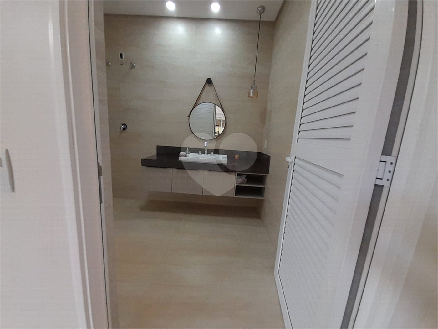 Casa à Venda no Condomínio Damha III – Elegância e Conforto para sua Família