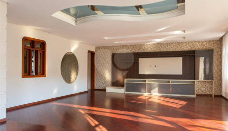 Sobrado à venda com 6 quartos, sendo 3 suítes,  em Dos Casa, São Bernardo do Campo, SP