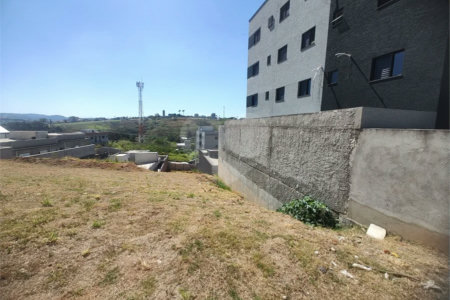 Terreno em Atibaia com 197 metros, pronto para construir, ao lado de supermercado e diversos comércios