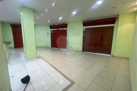 Ponto Comercial de Esquina Imperdível na Saúde / SP! Visibilidade Total para Seu Negócio!