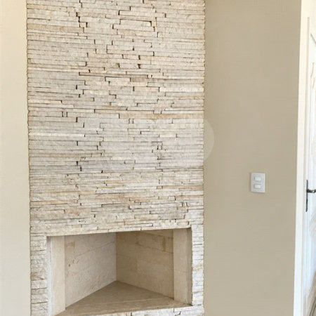 Cobertura de 255 m² com 3 dormitórios, 1 suíte, cozinha planejada, 2 vagas e área gourmet com churrasqueira.