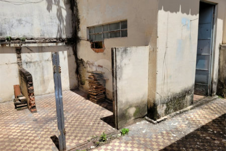Casa Térrea com 3 dormitórios.