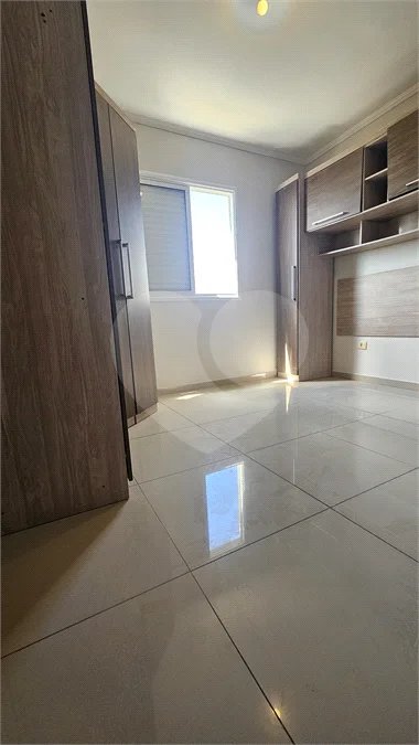 Apartamento Locação Condomínio Anguri com 02 dormitórios com Ar e Sacada