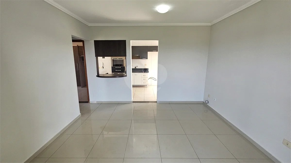 Apartamento Locação Condomínio Anguri com 02 dormitórios com Ar e Sacada