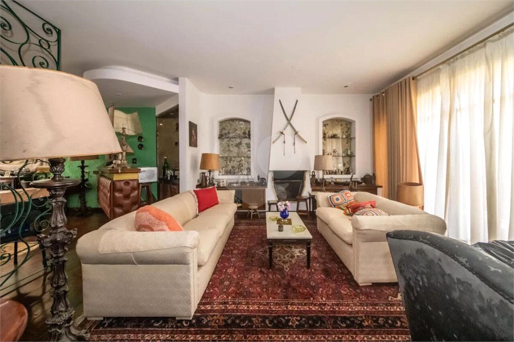 Casa Alto Padrão.Localização excelente. Venha conhecer. Agende uma visita.
