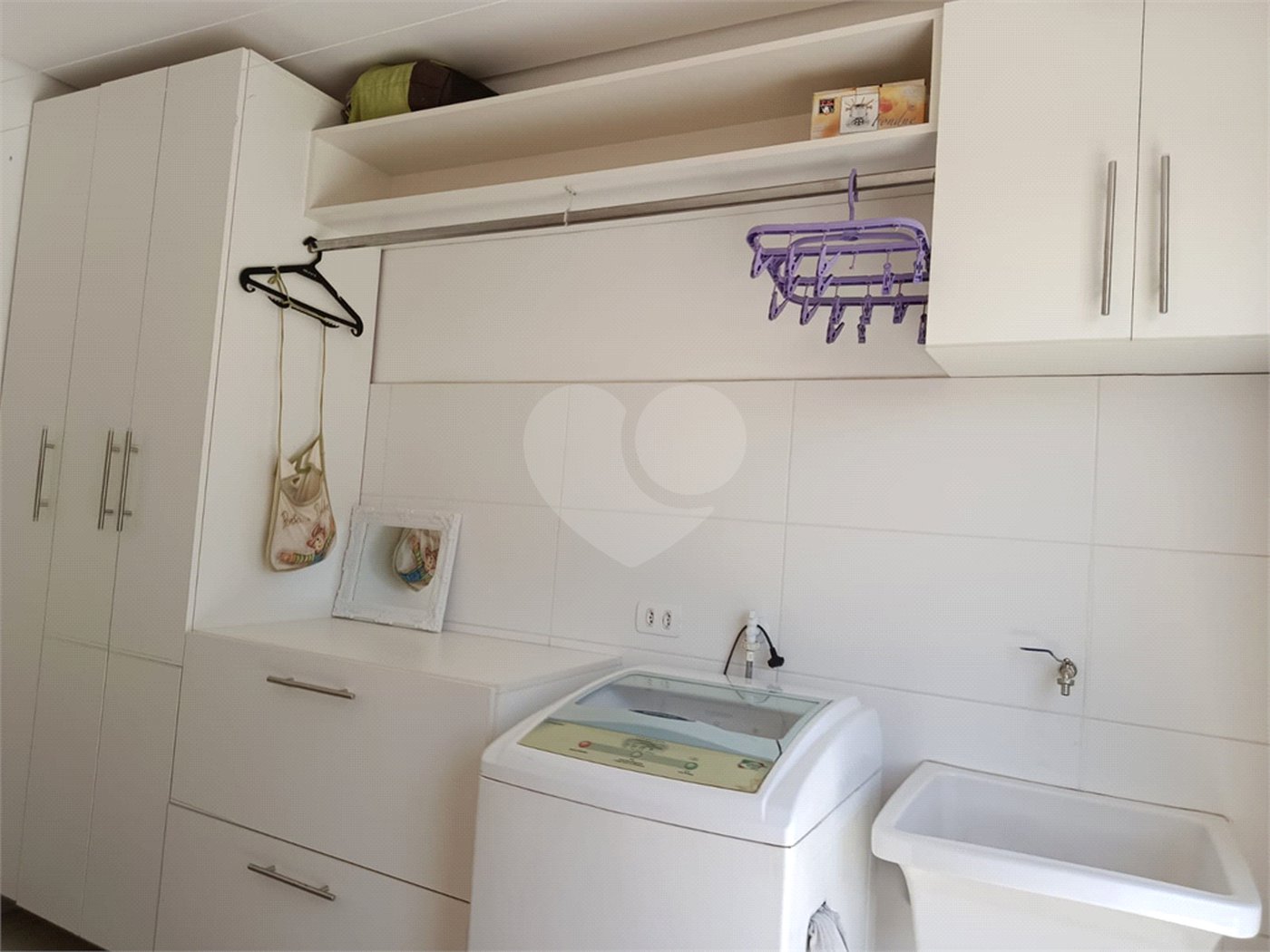Sobrado novo, com 250m², 3 quartos, sendo 1 suíte, 2 garagens, à venda na Vila Prudente