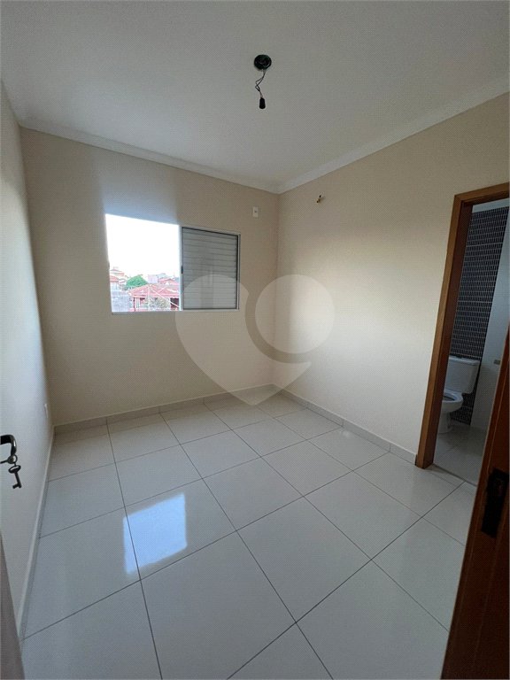 Apartamento no Condomínio Residencial Clarice.