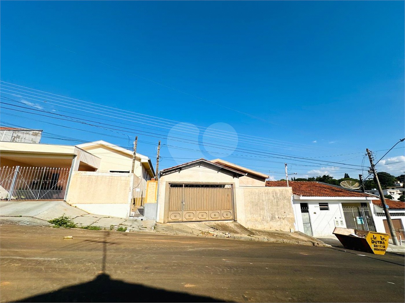 Casa á venda, com 03 Dormitórios, em São Carlos.