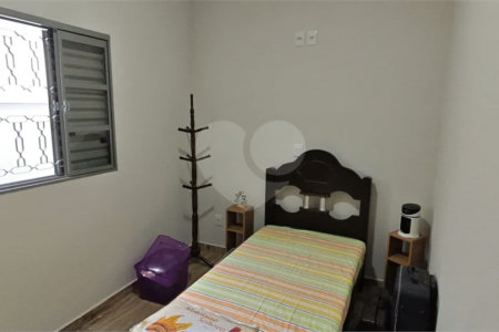 Casa Nova (Apenas 2 Anos) com Suíte: Conforto, Segurança e Localização Privilegiada!