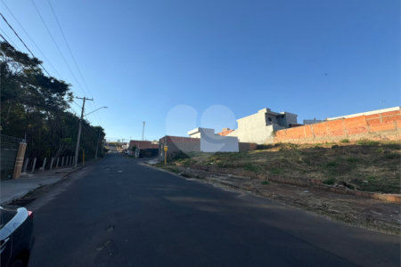 Terreno de 277m2 á venda em São Carlos.