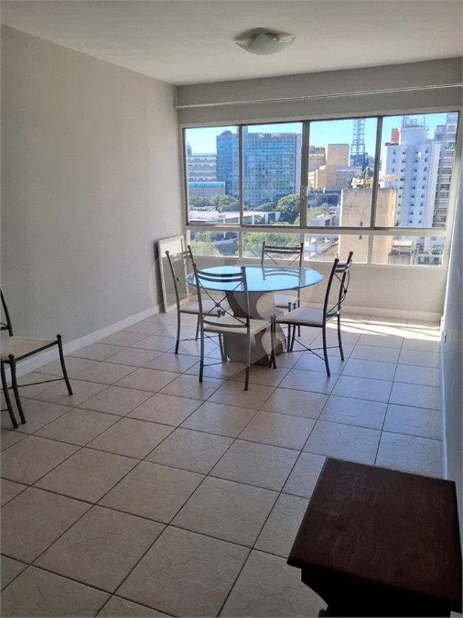 Apartamento 100M2 com 3 dormitórios sendo 1 suíte no melhor do Jardins