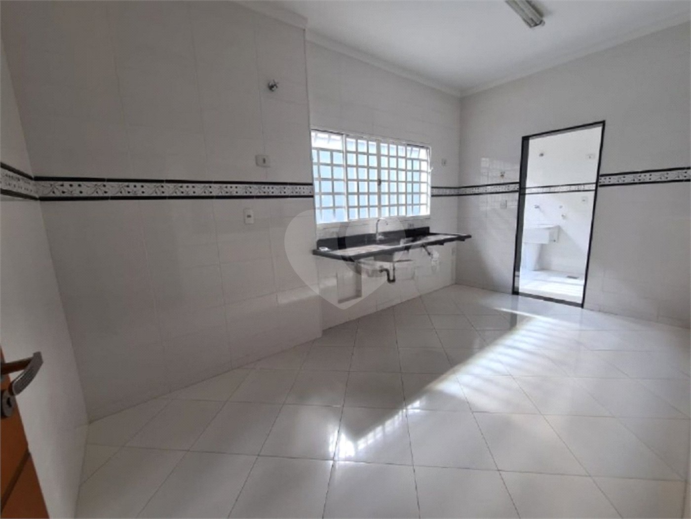 Casa à venda com 3 dormitórios, sendo 1 suite e ampla área de lazer no Jardim Brasil