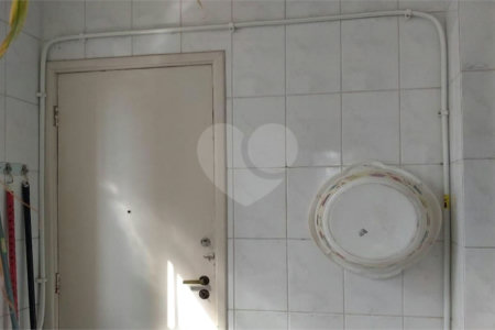 Apartamento com três dormitórios no Bom Retiro.