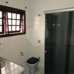 SOBRADO DE 426,0 M² COM 04 SUITES, SALÃO DE FESTAS, 06 VAGAS,06 BANHEIROS E PISCINA PARA LOCAÇÃO OU VENDA NO BARRO BRANCO