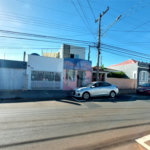 Casa residencial com ponto comercial a venda no Centro
