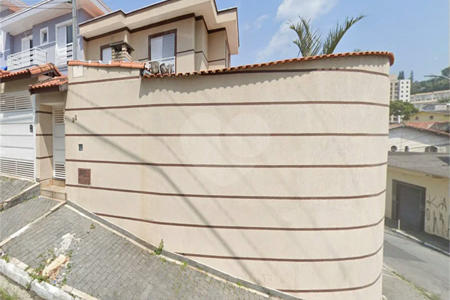 Sobrado Moderno à Venda na Pedra Branca, 3 Dormitórios, 1 Suíte, Piscina