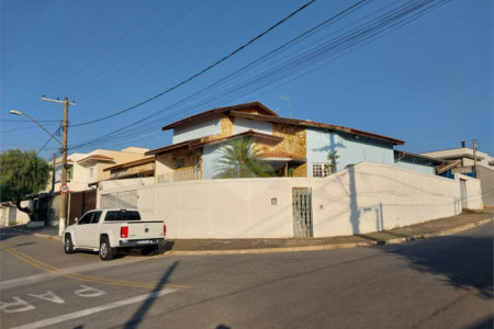 Sobrado à venda com 5 quartos, sendo 1 suíte,  em Terra Nobre, Louveira, SP