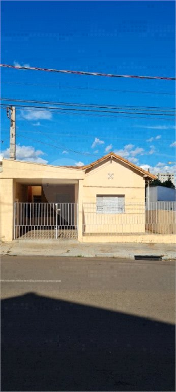 Casa térrea para venda em Araraquara.