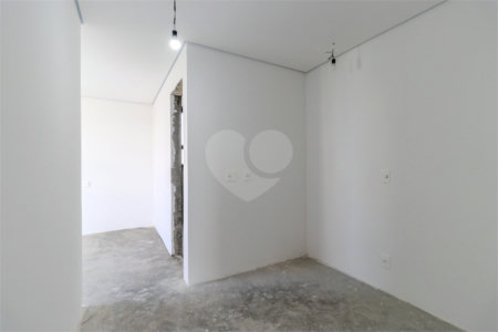 Apartamento à venda com 3 suítes em Campo Belo, São Paulo, SP