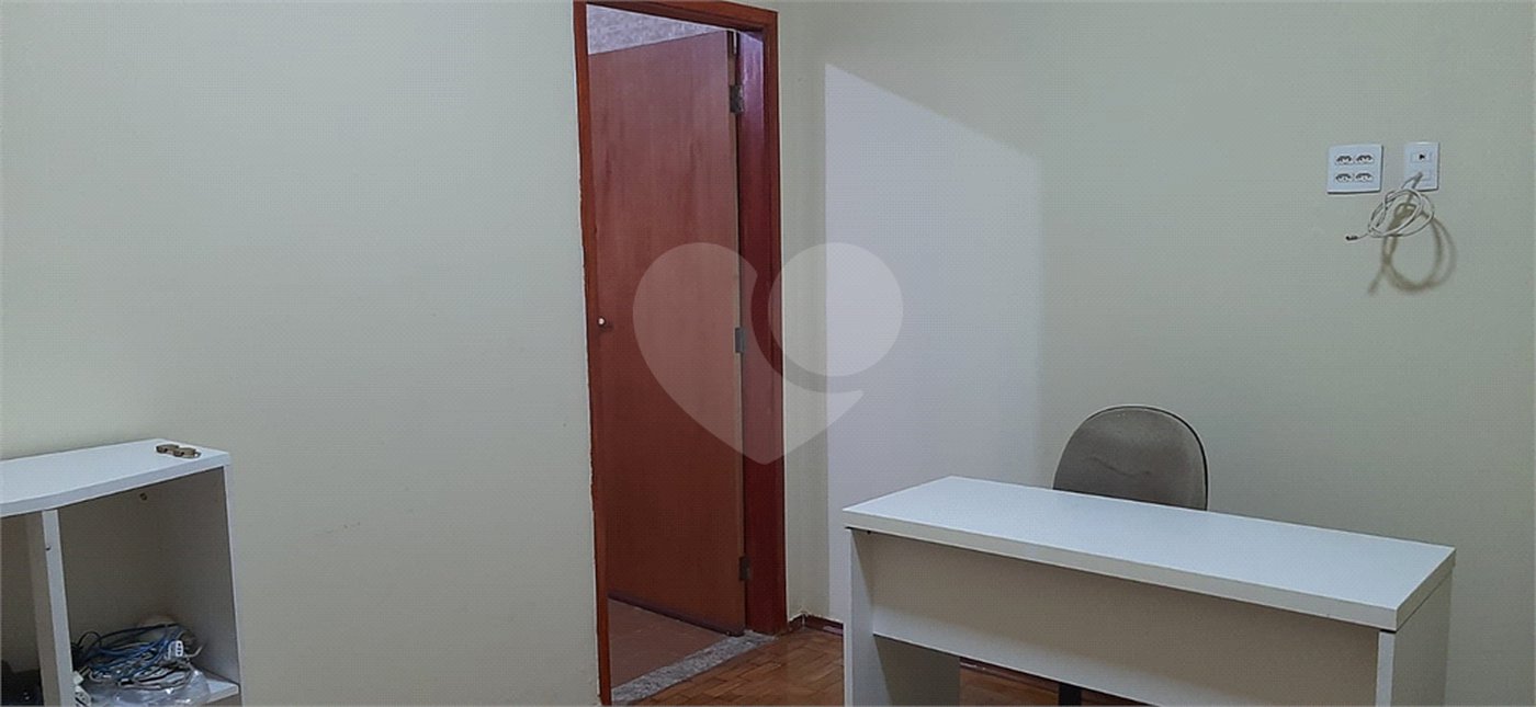 Casa espaçosa com 3 quartos e suíte em excelente bairro residencial!