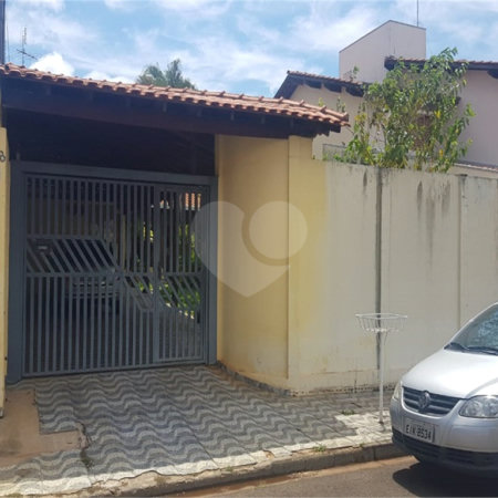 Sobrado à Venda no Parque Fehr – 3 Dormitórios e Área Gourmet em Rua Tranquila