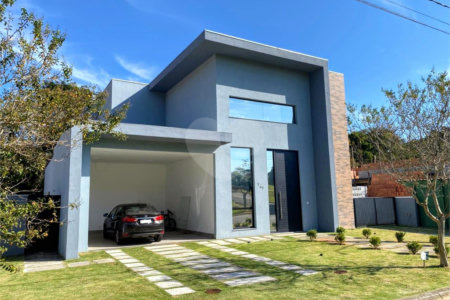 Exclusiva Casa Moderna com 358m², 4 Suítes e Quintal de 500m² em Meio à Natureza