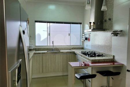 Casa térrea para venda em Araraquara/SP.