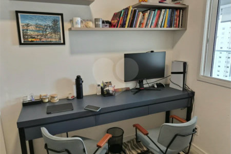 Oportunidade na Vila Leopoldina!! Apartamento com dois dormitórios, sendo uma suíte, dois banheiros, e com duas vagas.