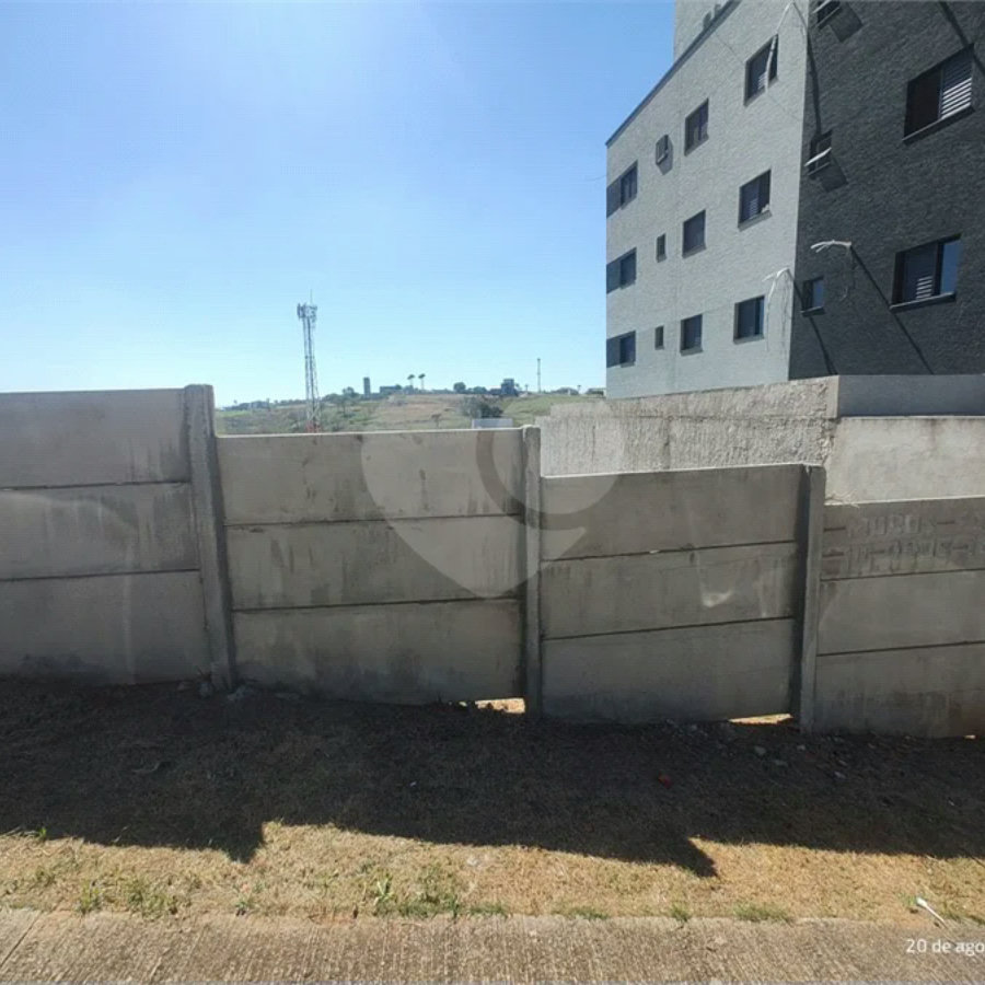 Terreno em Atibaia com 197 metros, pronto para construir, ao lado de supermercado e diversos comércios