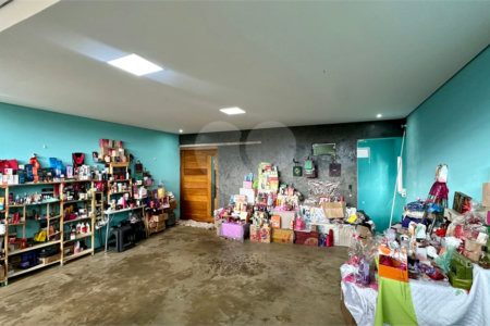Sobrado a venda com 3 dormitorios sendo 1 suite com closet e varanda no bairro Arcoville