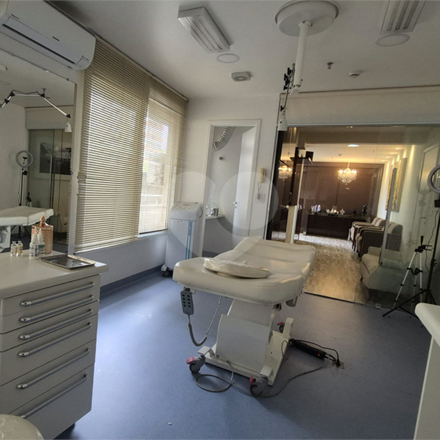 Sala comercial para venda ou locação na Brig.ís Antônio entre Paulista e Parque do Ibirapuera, 70 m², duas vagas de garagem