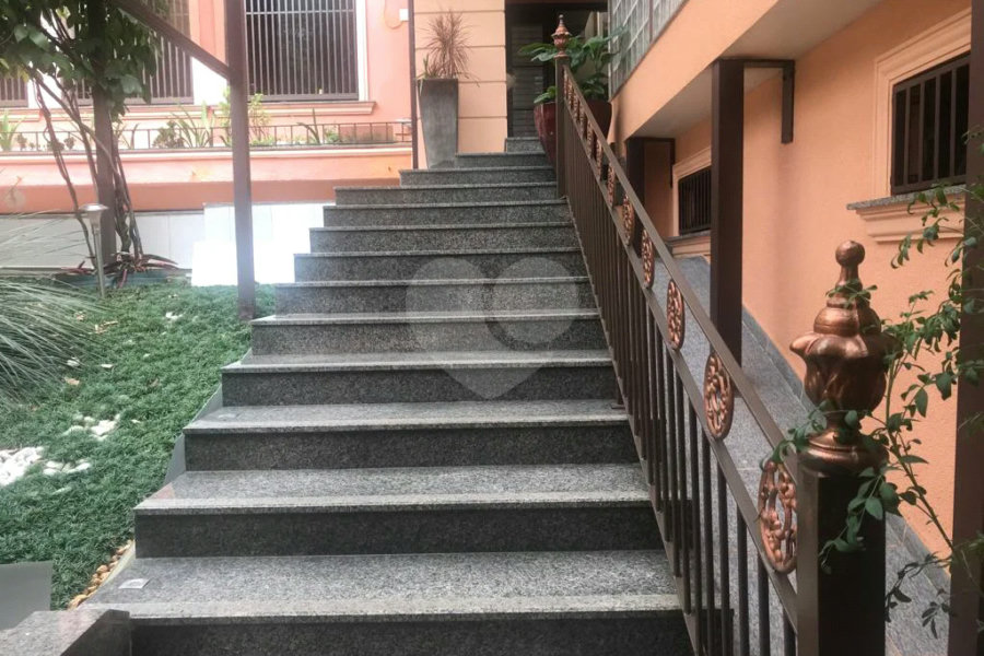 Casa à venda com 5 quartos, sendo 3 suítes, em Alto da Lapa, São Paulo, SP