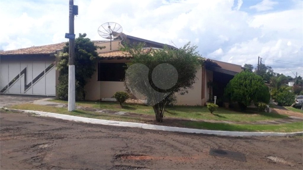 Casa com 4 Quartos para alugar - Residencial Samambaia