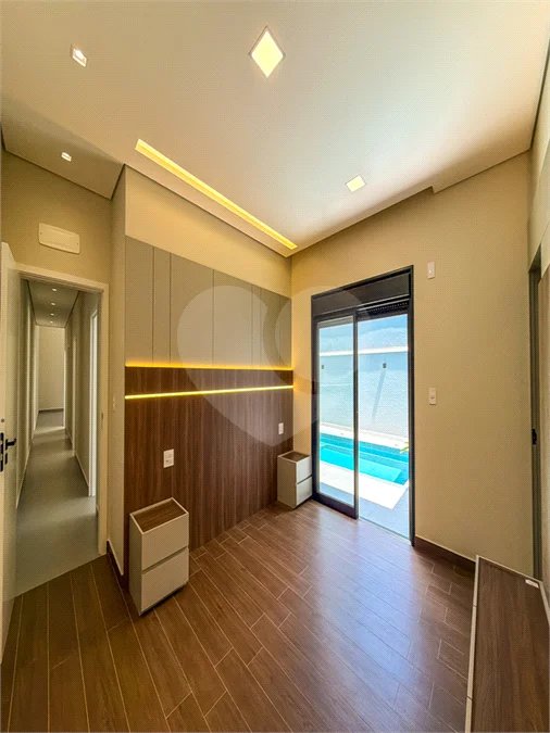 Casa Térrea Evidências - Indaiatuba/SP - R$ 1.950.000,00 - Área Total 307,33 m² - Área Construída 201,90 m² - TÉRREA - 03 suítes sendo a master com closet; Escritório; Lavabo; Cozinha com cooktop, forno, micro-ondas e coifa; Móveis planejados na hall de entrada, sala, escritório, cozinha, gourmet, s