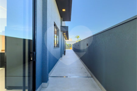 Indaiatuba - Quintas da Terracota - 1252 m² de terreno - casa térrea com 514 m² de área construída -3 vagas de garagem cobertas e 3 descobertas Lavabo - Sala de estar e jantar amplas e integradas - Escritório privativo - Cozinha toda equipada com geladeira, forno, micro-ondas, lava-louças,
