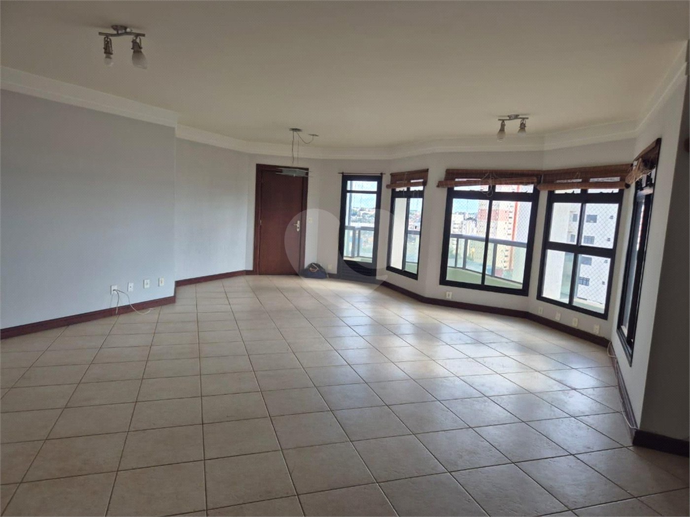 Apartamento de Alto Padrão no Edifício Taiamã – Centro da Cidade