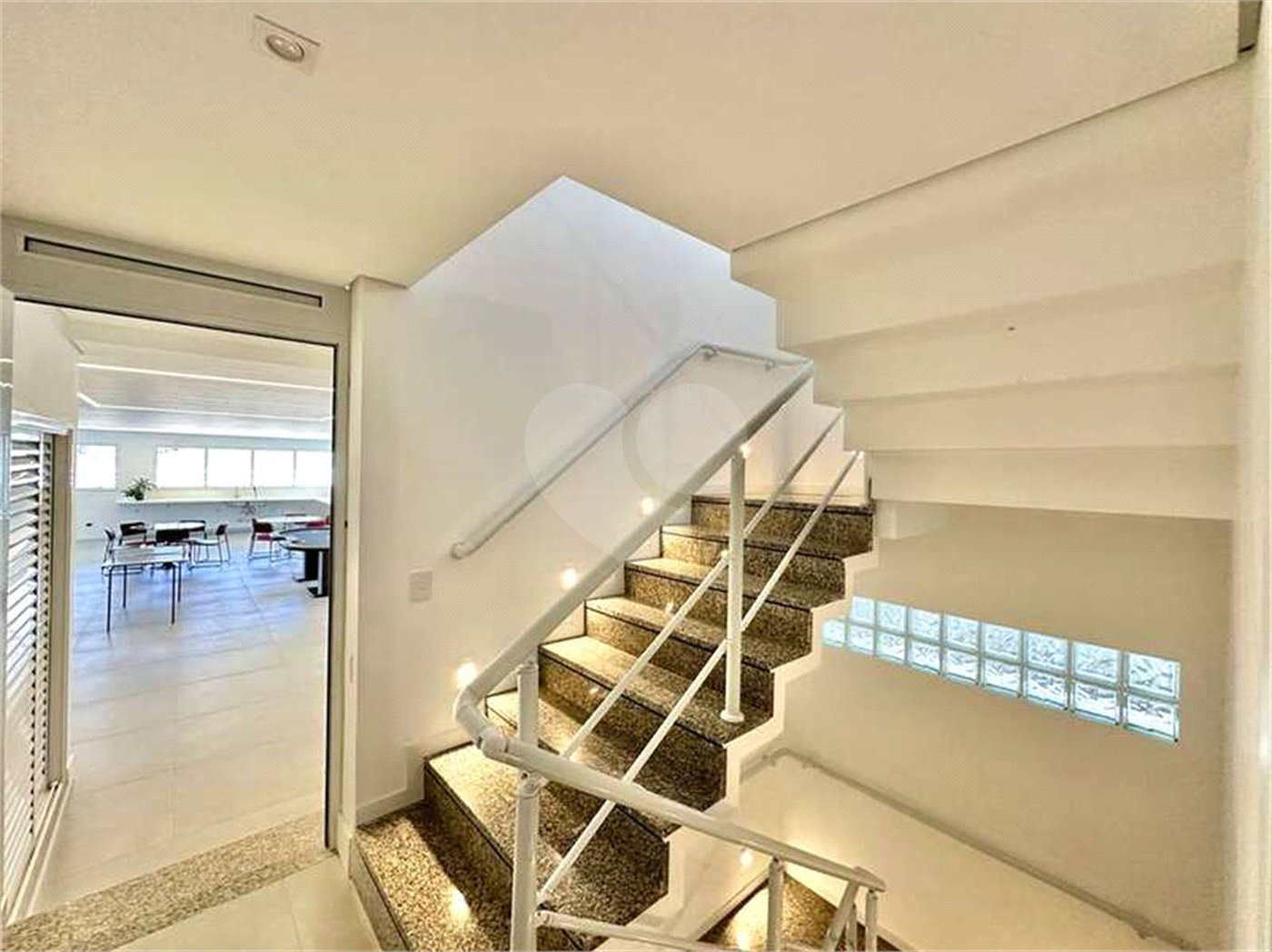 Casa Contemporânea e Mobiliada no Condomínio Palos Verdes – A Essência do Alto Padrão na Granja Viana – 7 suítes, 4 pavimentos com elevador