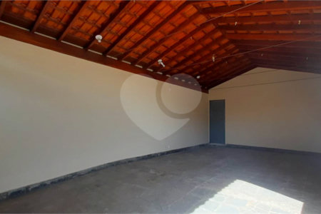 Casa térrea para venda, com 3 dormitórios, sendo 1 suíte.