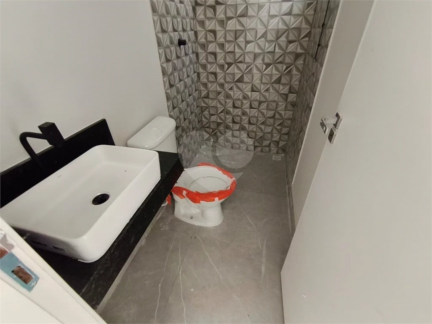 2 km metro parada inglesa sobrado com 3 suites 2 vagas e quintal com espaço gourmet
