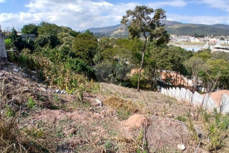 Terreno com 1000 m² à venda no Jardim Estância Brasil, com vista para a Pedra Grande