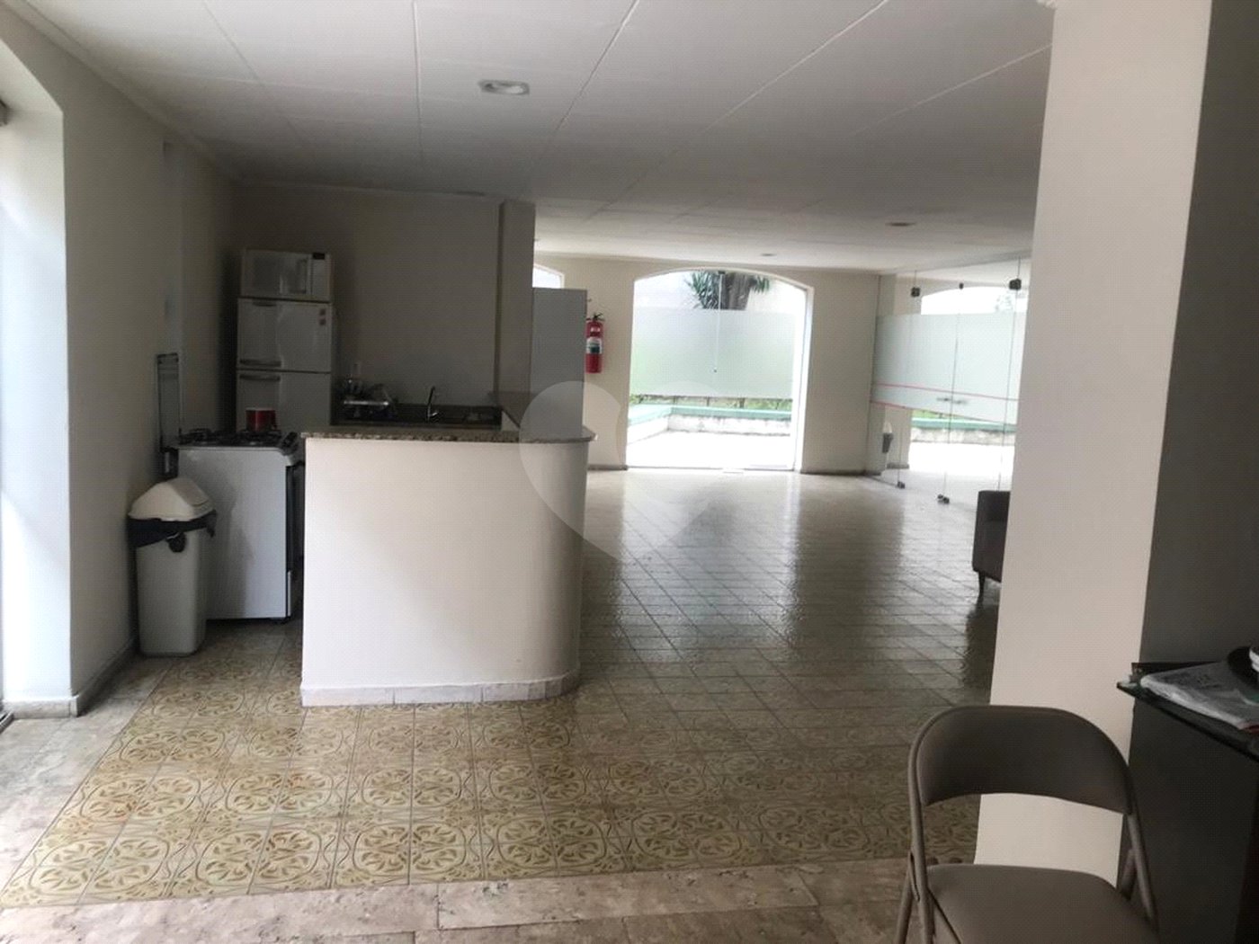 Espaço e Segurança no Bom Retiro: Apartamento de 100 m² com Infraestrutura Completa
