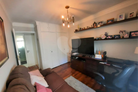 Apartamento à venda com 3 quartos, sendo 1 suíte,  em Alto da Boa Vista, São Paulo, SP