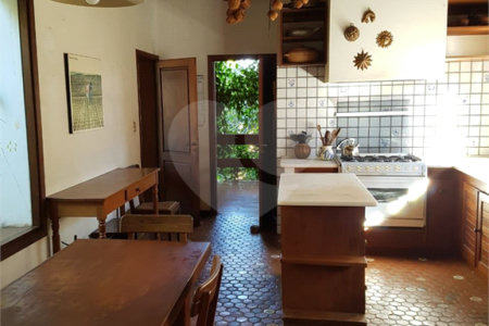 Casa térrea com piscina para venda no Parque Santa Marta